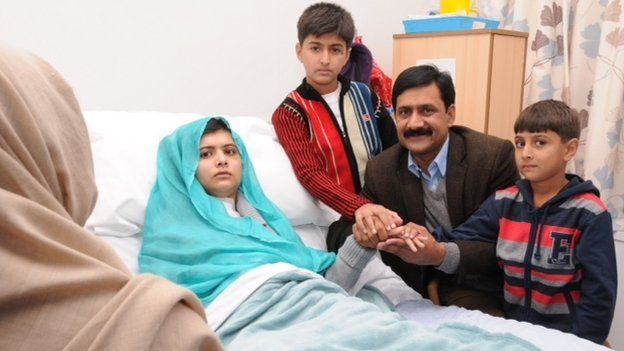 malala yousafzai kisah hidup pemenang anugerah nobel termuda 2