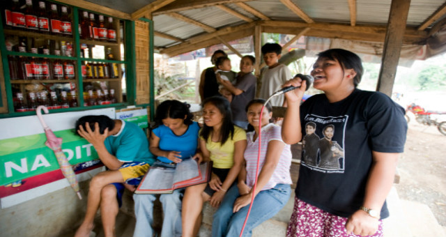 masyarakat filipjna gemar menyanyi