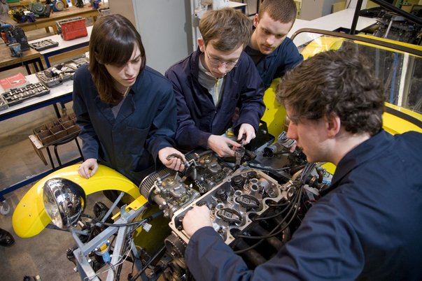 Diploma kejuruteraan mekanikal automotif