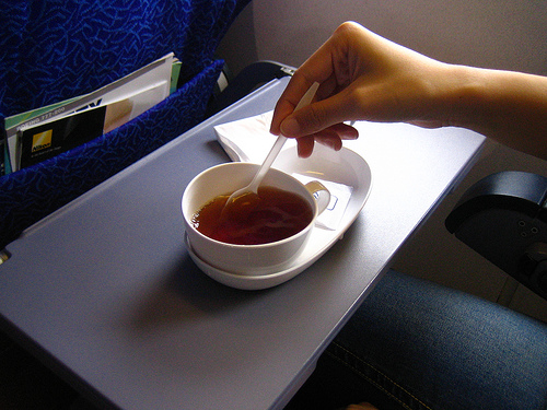minum teh atau kopi dalam pesawat
