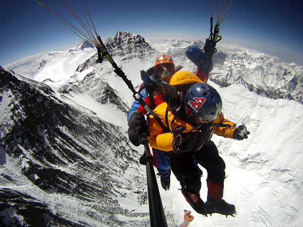 paragliding gunung everest