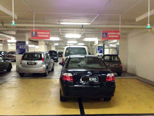 parking di tempat oku makan space pula tu