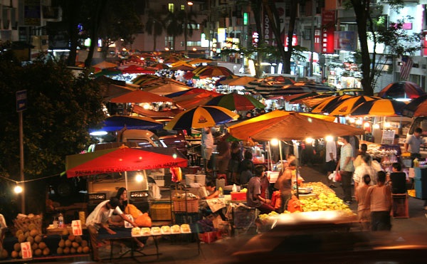 pasar malam merupakan tempat menjual street food yang banyak menjual makanan goreng 496