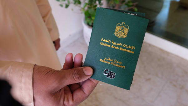 pasport burung falko falkon uae
