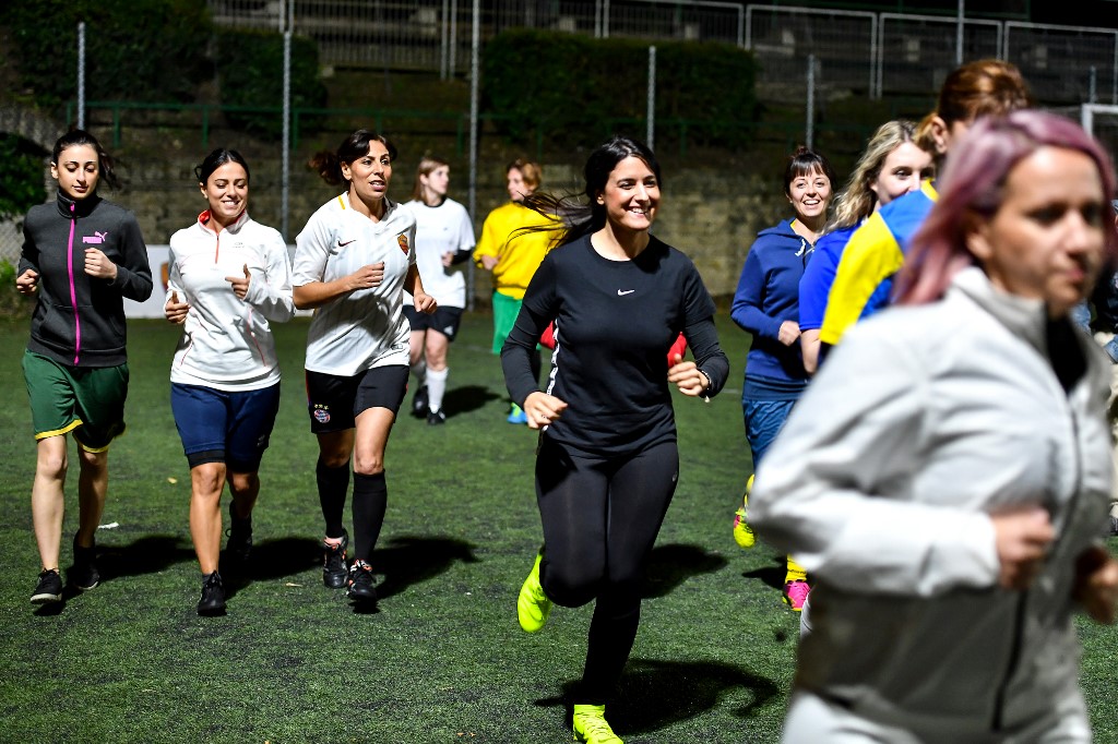 pasukan bola sepak wanita vatican berlatih