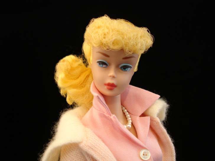 patung barbie paling mahal termahal dalam dunia jual 5ca76