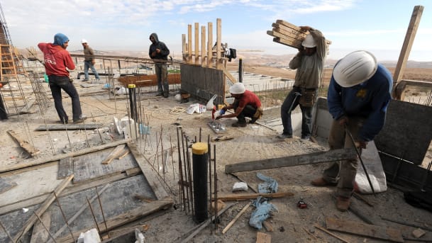pekerja pembinaan palestin bina israel