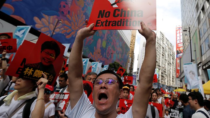 penduduk hong kong bantah undang undang ekstradisi oleh china 2 710