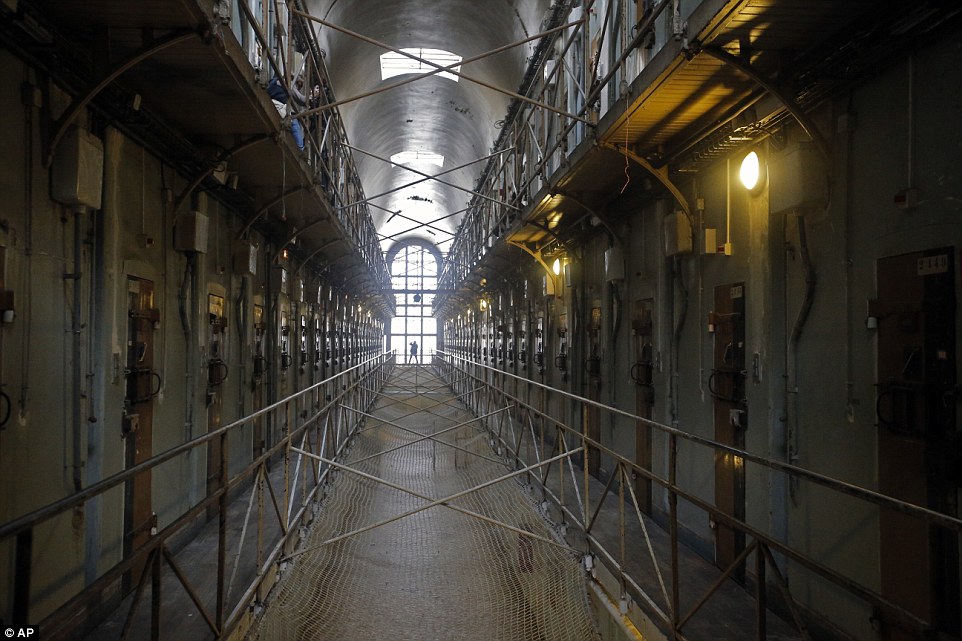 penjara la sante penjara paling ketat di dunia 2 17