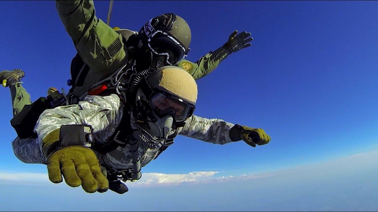 peralatan skydiving altitud tinggi