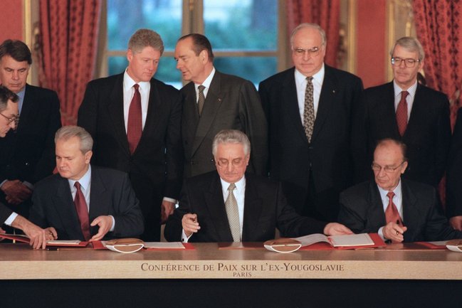 perang bosnia tamat pada 1995