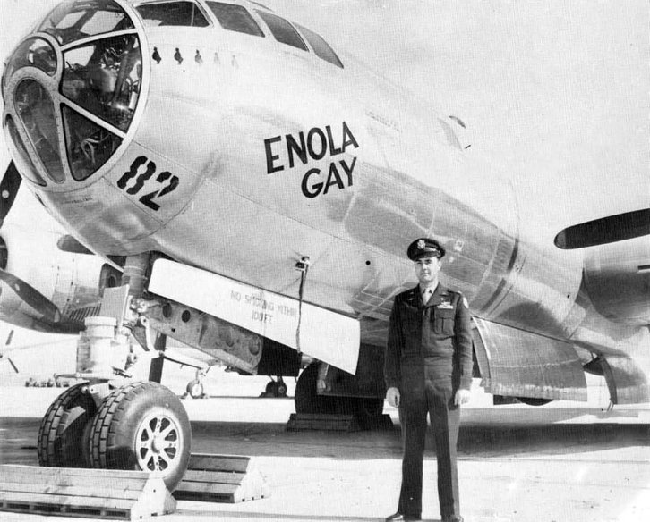 pesawat pengebom b 29 enola gay