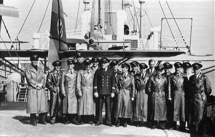 peserta ekspedisi nazi ke antartika di atas kapal schwabenland