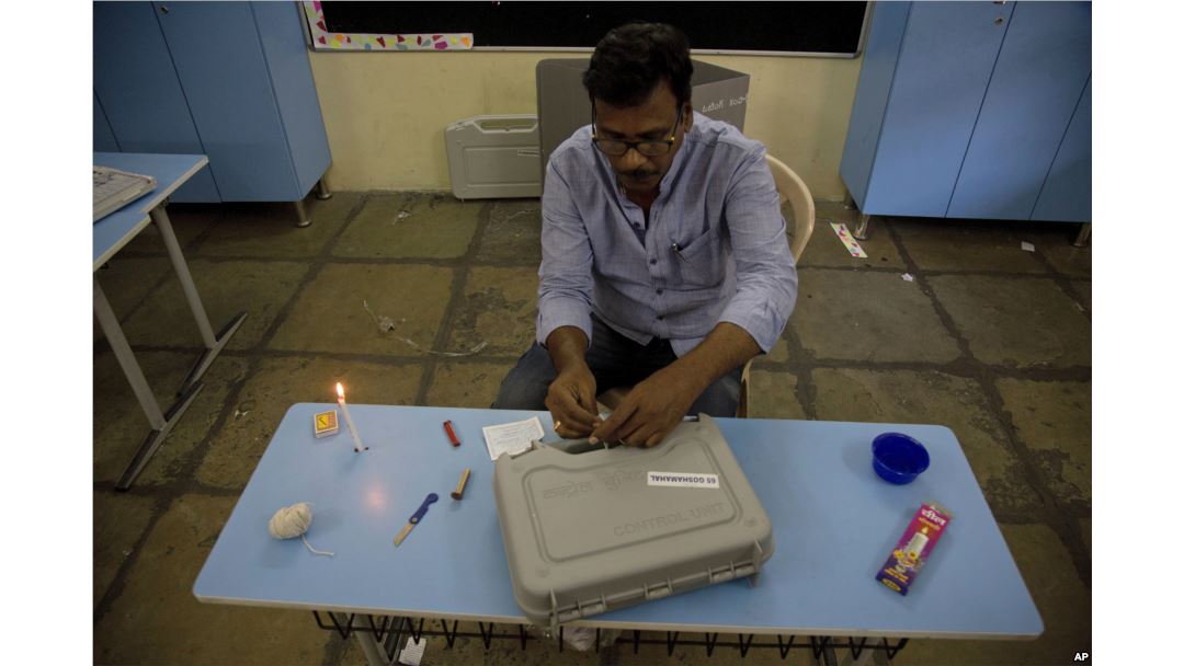 petugas pilihanraya india