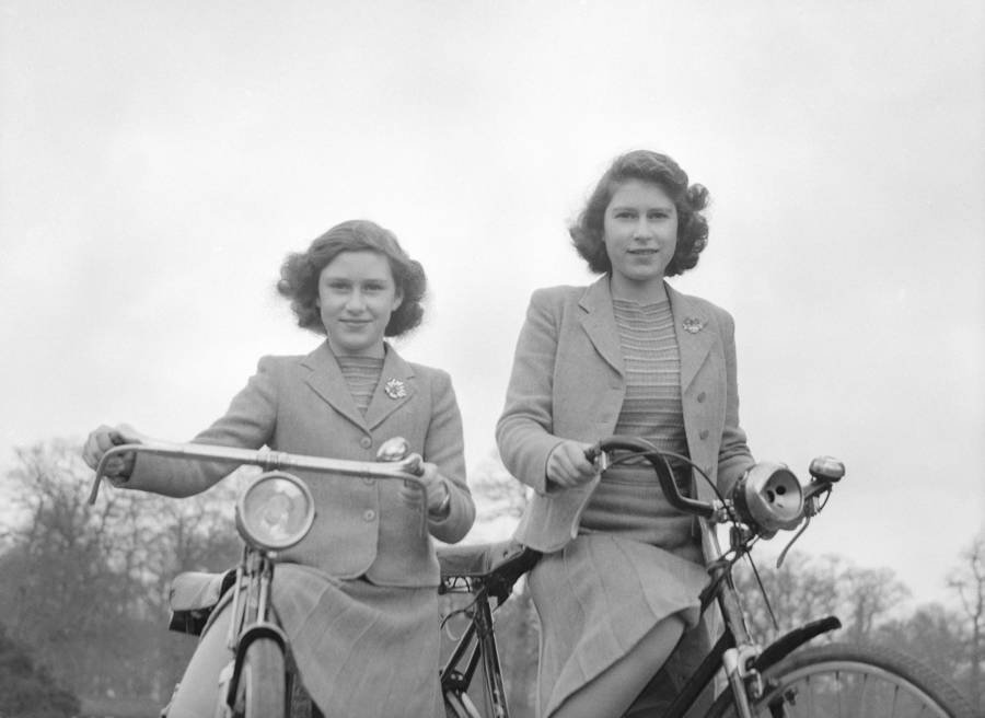 puteri elizabeth dan puteri margaret pada tahun 1942