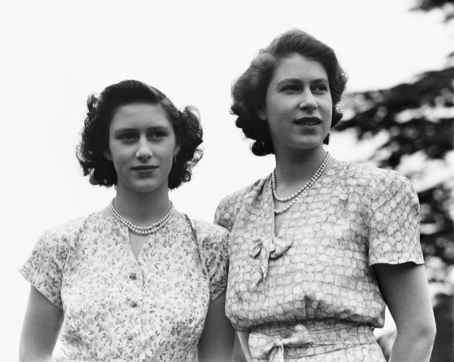 puteri elizabeth dan puteri margaret pada tahun 1946