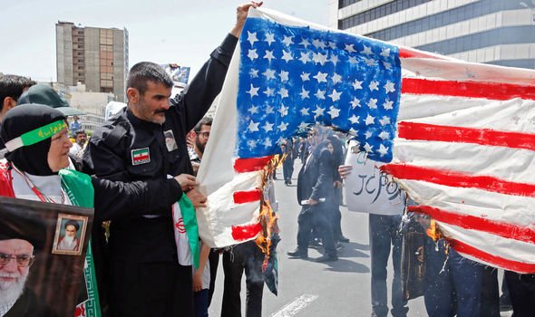 rakyat iran bakar bendera amerika syarikat
