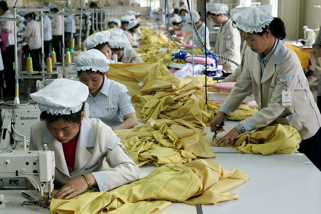 rakyat korea utara bekerja