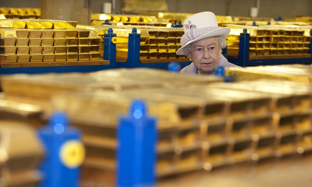ratu melawat bilik simpanan emas