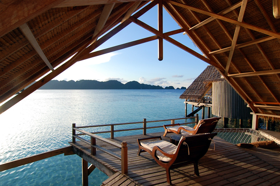 resort terapung seakan akan maldives di misool eco resort