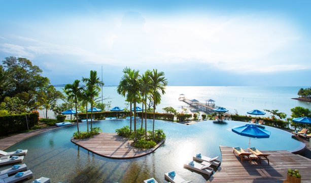 resort terapung seakan akan maldives di montigo resort
