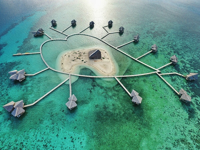 resort terapung seakan akan maldives di pulo cinta