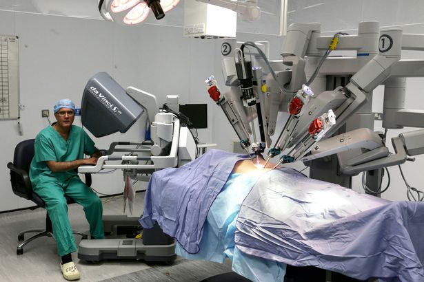 robot pembedahan automatik