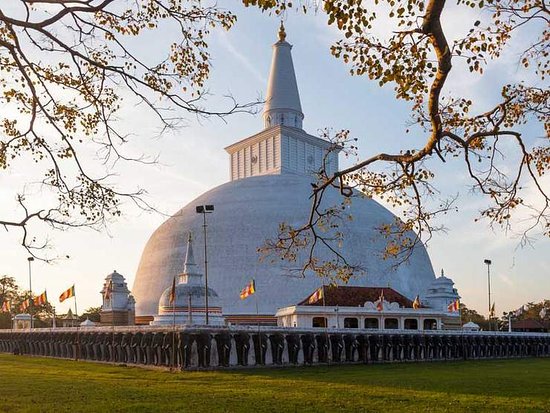 ruwanwelisaya kuil tertinggi dunia