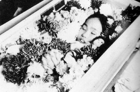 sadako sasaki meninggal dunia akibat penyakit leukemia