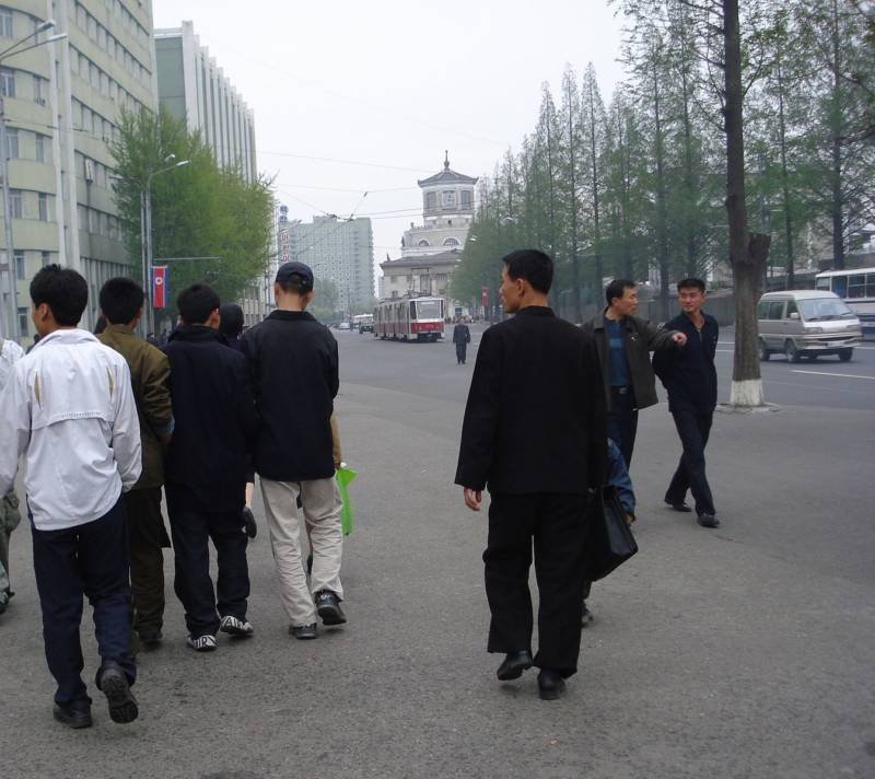 sekumpulan remaja di korea utara