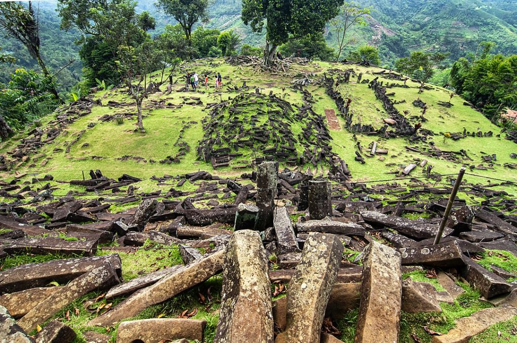 tapak megalitik gunung padang indonesia