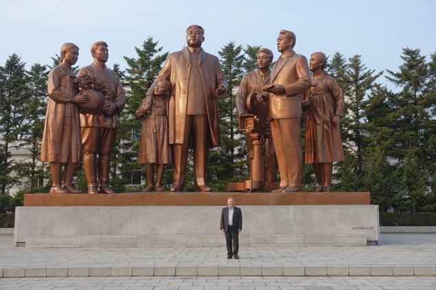 tugu dan monumen penyumbang ekonomi korea utara