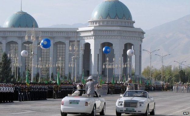 turkmenistan haramkan penggunaan kereta berwarna hitam