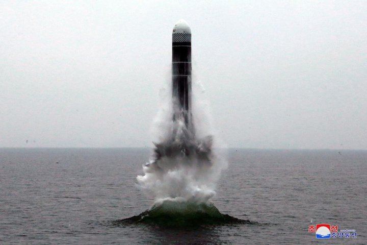 ujian peluru berpandu balisitk oleh kapal selam milik korea utara pada tahun 2016