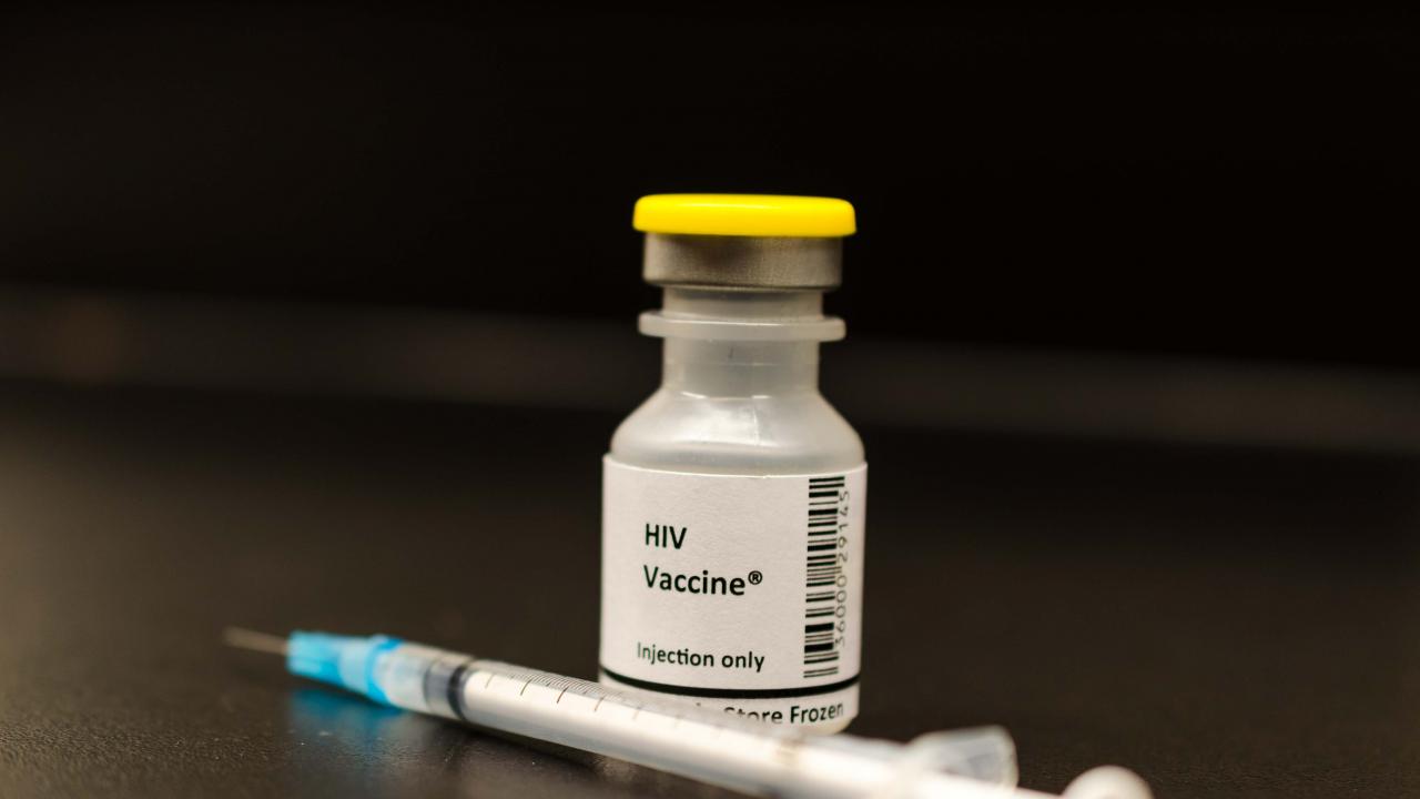 usaha vaksin hiv covid 19