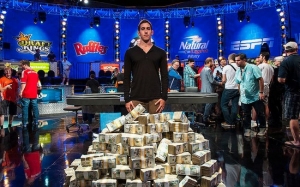 5 Pemenang Poker Dengan Hadiah Wang Tunai Paling Tinggi Di Dunia