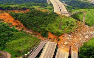 7 Insiden Tanah Runtuh Paling Dahsyat Yang Pernah Direkodkan 