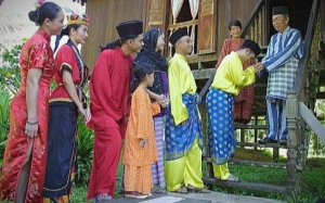 15 Adab Dan Tradisi Melayu Ketika Melawat Atau Menziarahi Orang