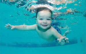 Debunk : Siapa Cakap Bayi Pandai Berenang Secara Semulajadi?