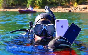 Adakah Telefon Pintar Kalis Air Anda Boleh Dibawa Menyelam Ke Dasar Laut?