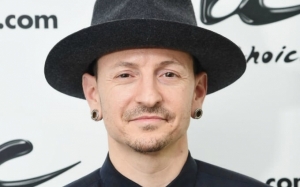 Chester Bennington Vokalis Linkin Park Bunuh Diri