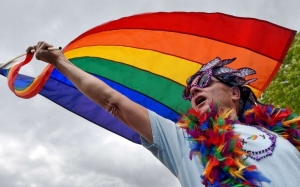 Dari Manakah Datangnya Bendera Pelangi Yang Digunakan Golongan LGBT?