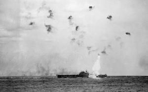 Detik Cemas Rakaman Serangan Kamikaze Jepun Terhadap Kapal Perang Amerika 1944