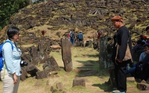 Gunung Padang (Indonesia) Adalah Piramid Pertama Dan Tertua Di Dunia - Kajian Terkini