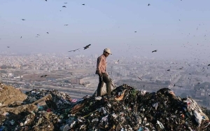 Kisah Gunung Sampah di India Yang Melebihi Ketinggian Taj Mahal