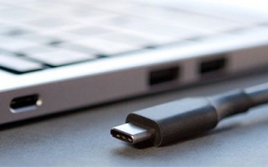 iPhone Dengan USB Type C Charger Menggantikan Lighting Cable