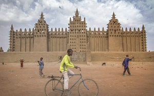 Keunikan Rekabentuk Masjid di Afrika Barat Yang Dibina Daripada Tanah Liat