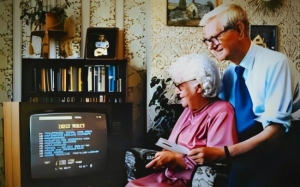 Kisah Pembelian Online Pertama Dunia Tahun 1984 Oleh Seorang Nenek