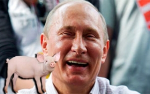 Ini sebenarnya yang berlaku disebalik video viral Vladimir Putin ketawa tentang babi