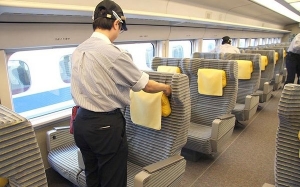 Lihat Bagaimana Kereta Api Laju (Shinkansen) Dibersihkan Dalam Masa Hanya 7 Minit